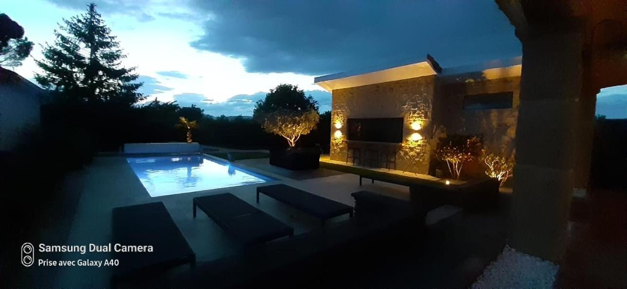 La Parenthese Hotel Auberives-sur-Vareze Luaran gambar