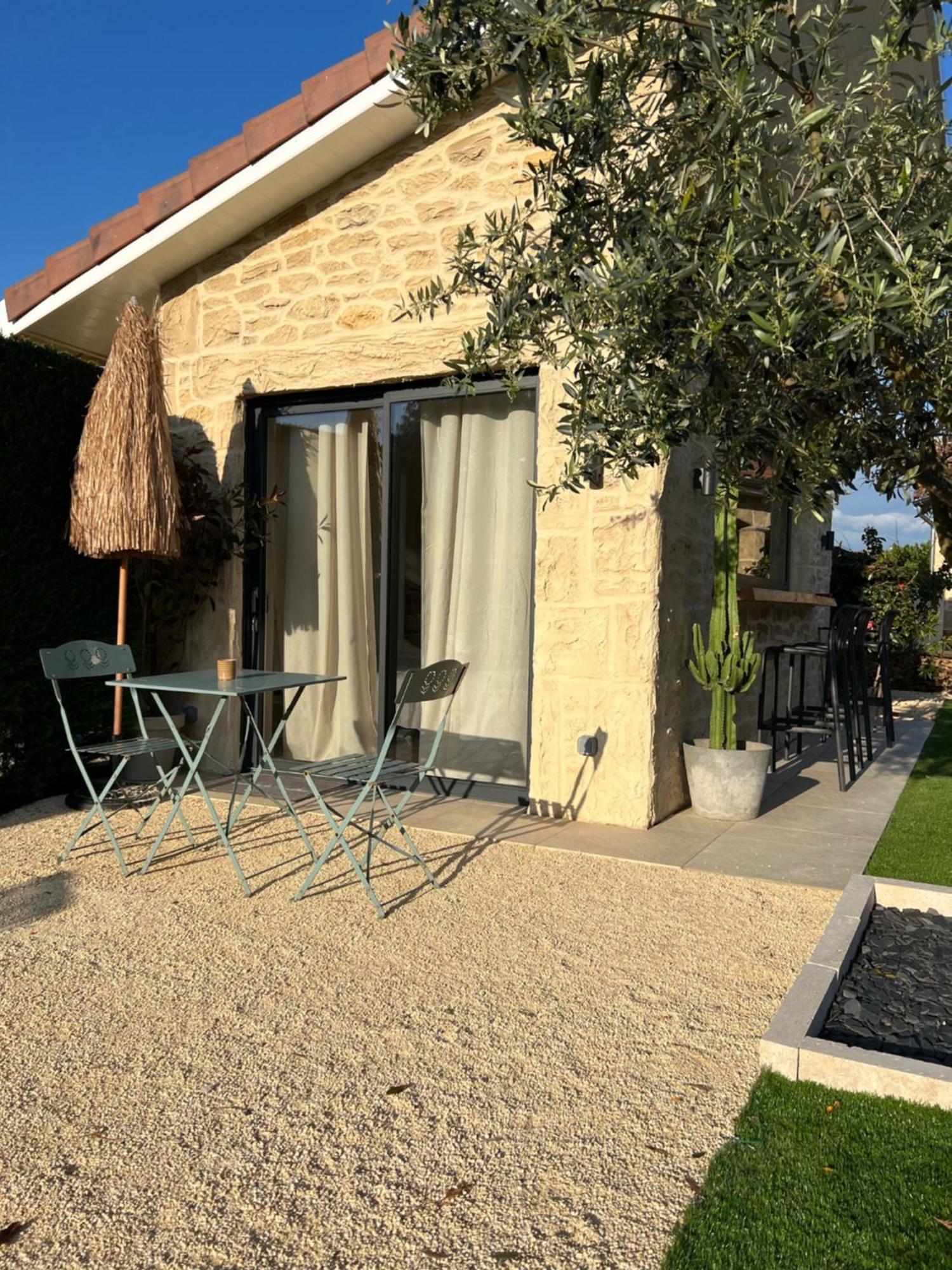 La Parenthese Hotel Auberives-sur-Vareze Luaran gambar
