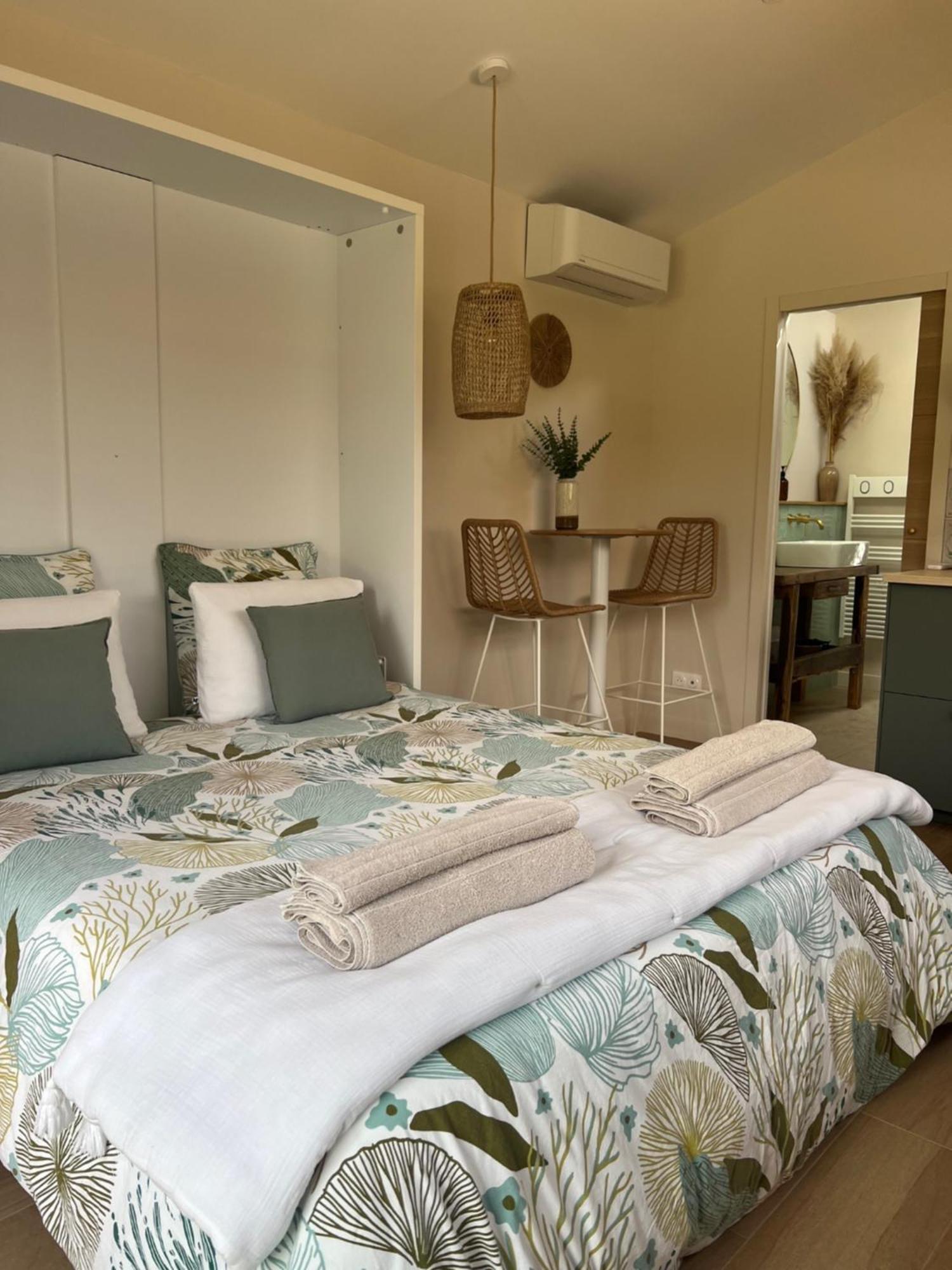 La Parenthese Hotel Auberives-sur-Vareze Luaran gambar